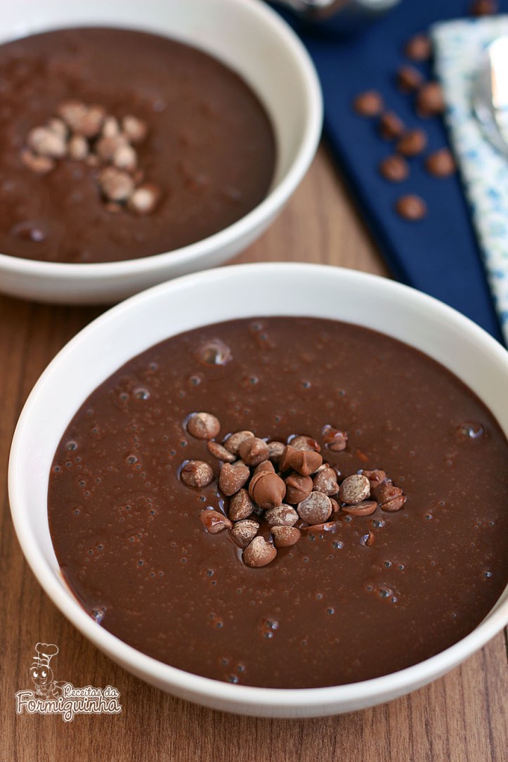 Cremoso, geladinho e muito delicioso! Strogonoff de Chocolate é a sobremesa ideal para os dias quentes onde não se abre mão de comer chocolate!!