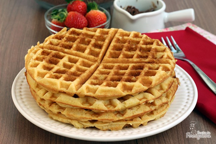 Quentinhos e deliciosos no café da manhã ou no lanche da tarde! Recheie com o quiser: frutas, caldas, sorvetes, iogurtes.. Deixe a imaginação comandar!