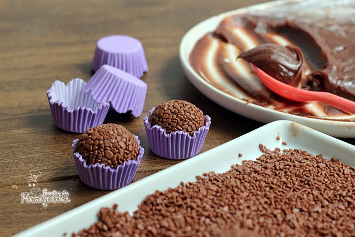 O mais tradicional docinho brasileiro em seu sabor mais delicioso: brigadeiro de cacau