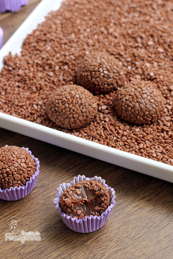 O mais tradicional docinho brasileiro em seu sabor mais delicioso: brigadeiro de cacau