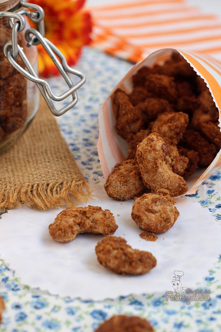 Agora você não precisa mais comprar essas Castanhas Crocantes no quiosque do shopping porque você pode fazer em casa!