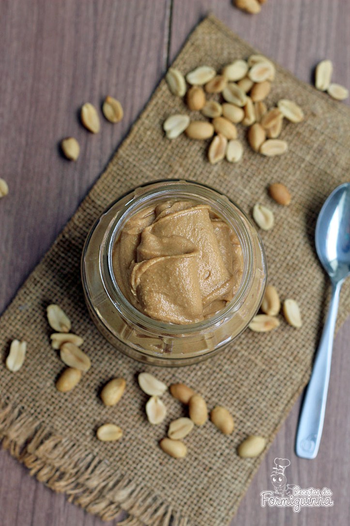 Faça em casa sua própria Manteiga de Amendoim... A versão caseira não deixa nada a desejar em relação a industrializada.. Fica deliciosa!