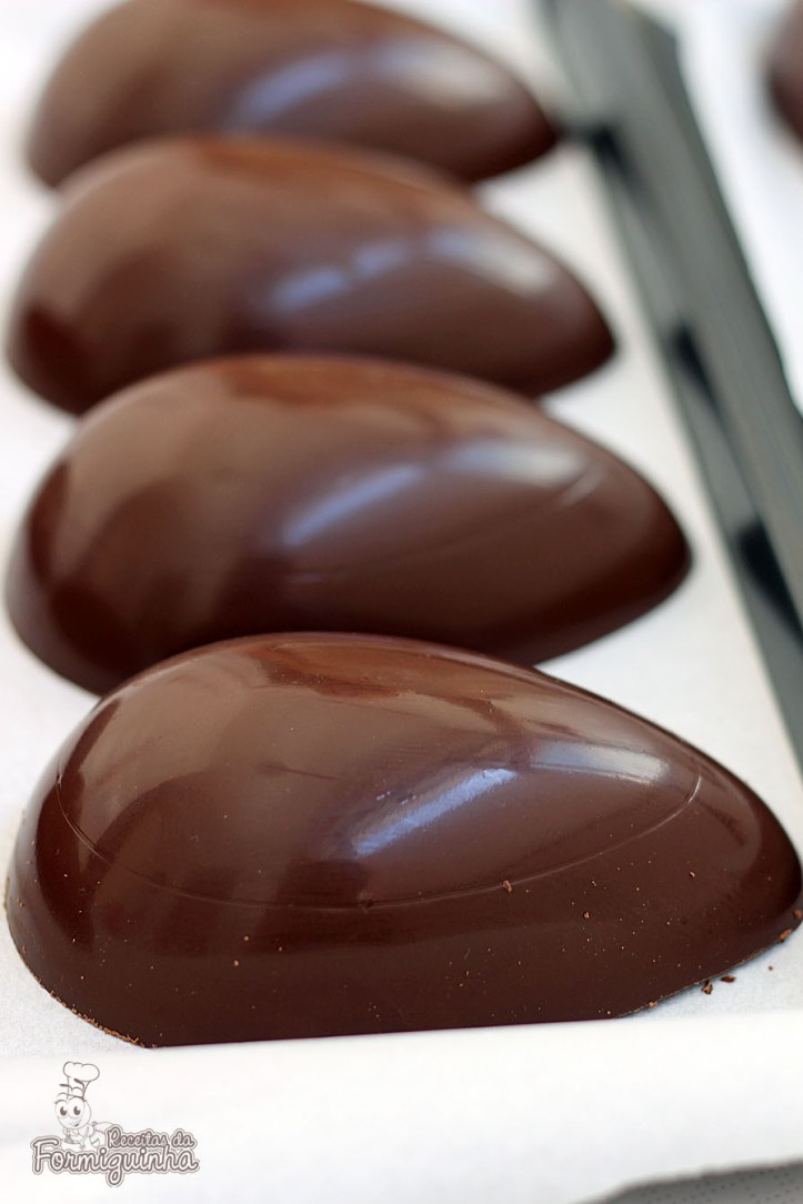 Aprenda a fazer a casca de Ovo de Páscoa que você pode usar para fazer ovos de colher...