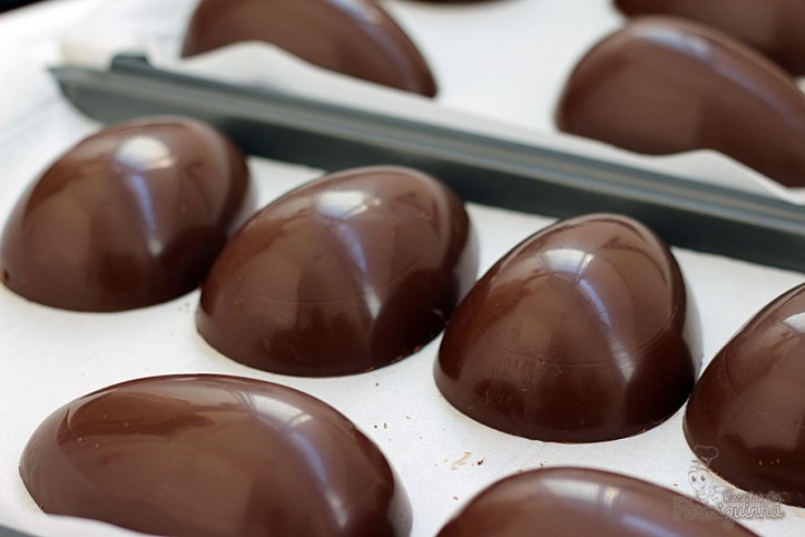 Aprenda a fazer a casca de Ovo de Páscoa que você pode usar para fazer ovos de colher...