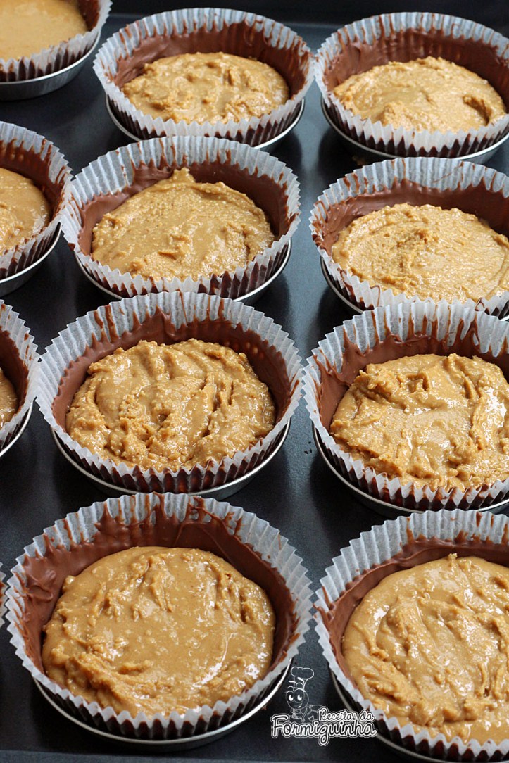 Bombom de chocolate ao leite recheado de manteiga de amendoim.. Melhor de tudo é que você pode fazer em casa a versão caseira do Reese's!!!! Yeah!