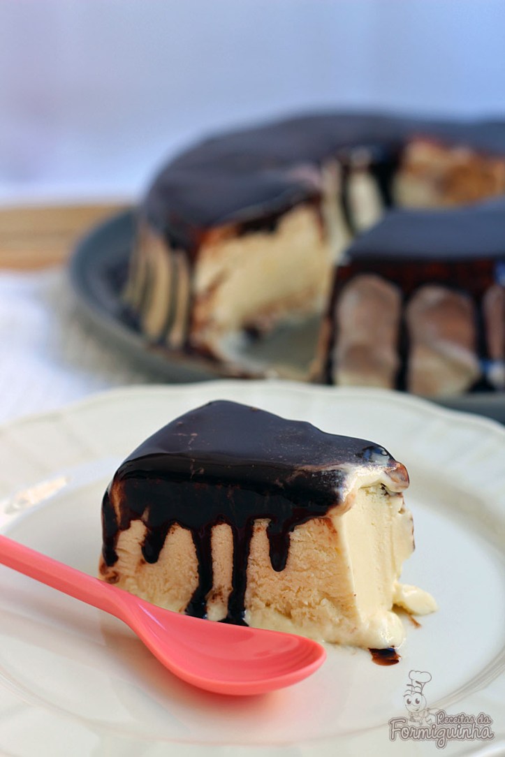 Muito calor?! Se refresque com esse Sorvetão, também conhecido como Torta de Sorvete! É fácil de preparar e uma delícia...