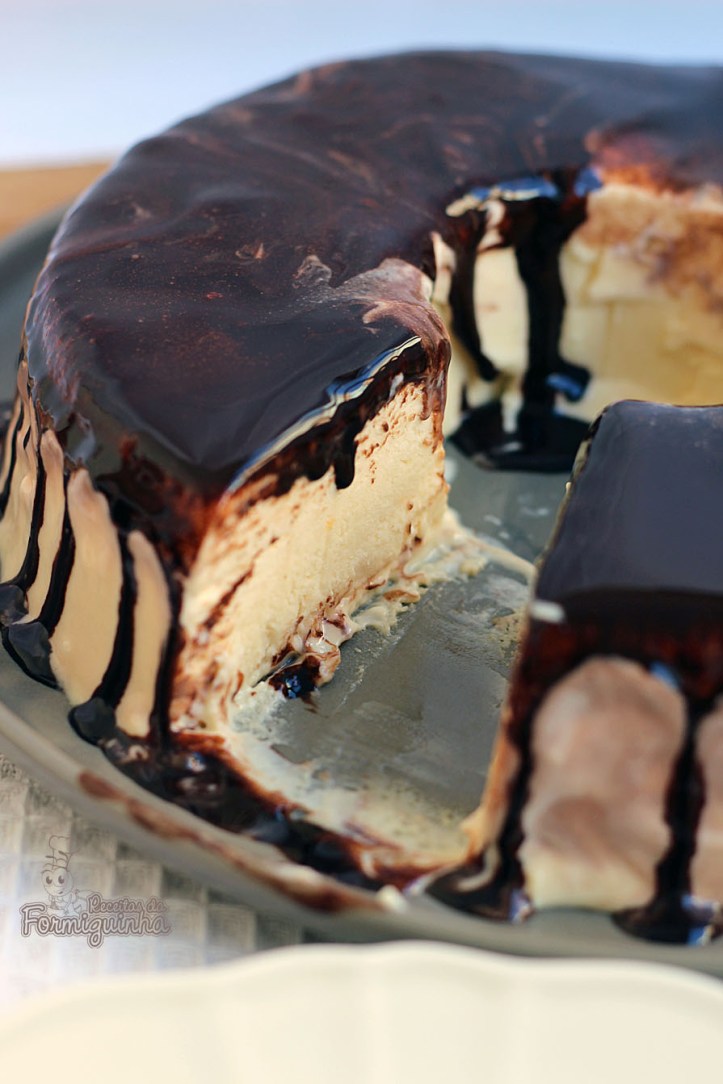 Muito calor?! Se refresque com esse Sorvetão, também conhecido como Torta de Sorvete! É fácil de preparar e uma delícia...