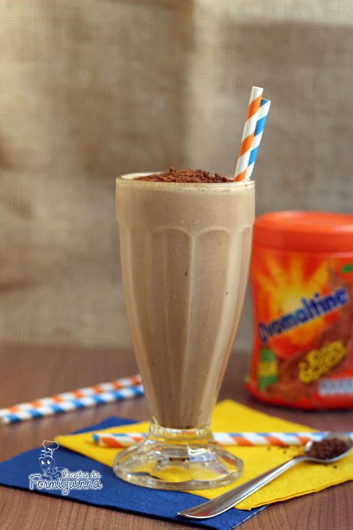 Faça em casa o Milkshake de Ovomaltine igualzinho ao da lanchonete! E capriche na porção da crocância...