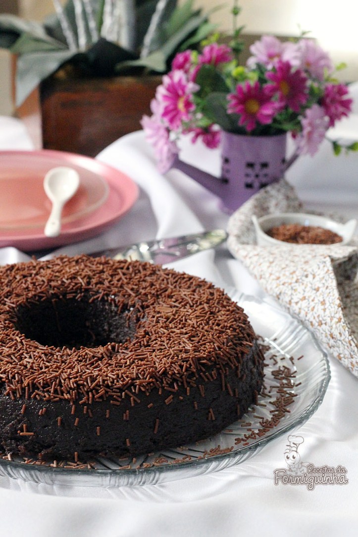 Surpreenda sua família e amigos com essa sobremesa mega fácil de fazer e super saborosa! Brigadeirão feito no microondas! Arrase!!