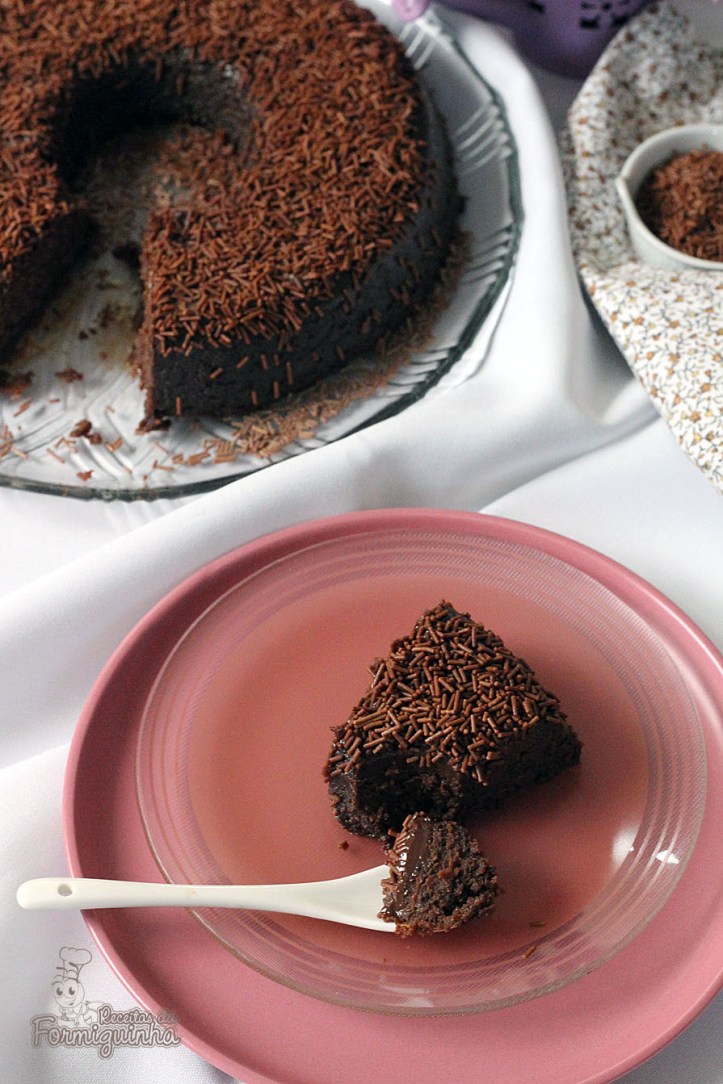 Surpreenda sua família e amigos com essa sobremesa mega fácil de fazer e super saborosa! Brigadeirão feito no microondas! Arrase!!