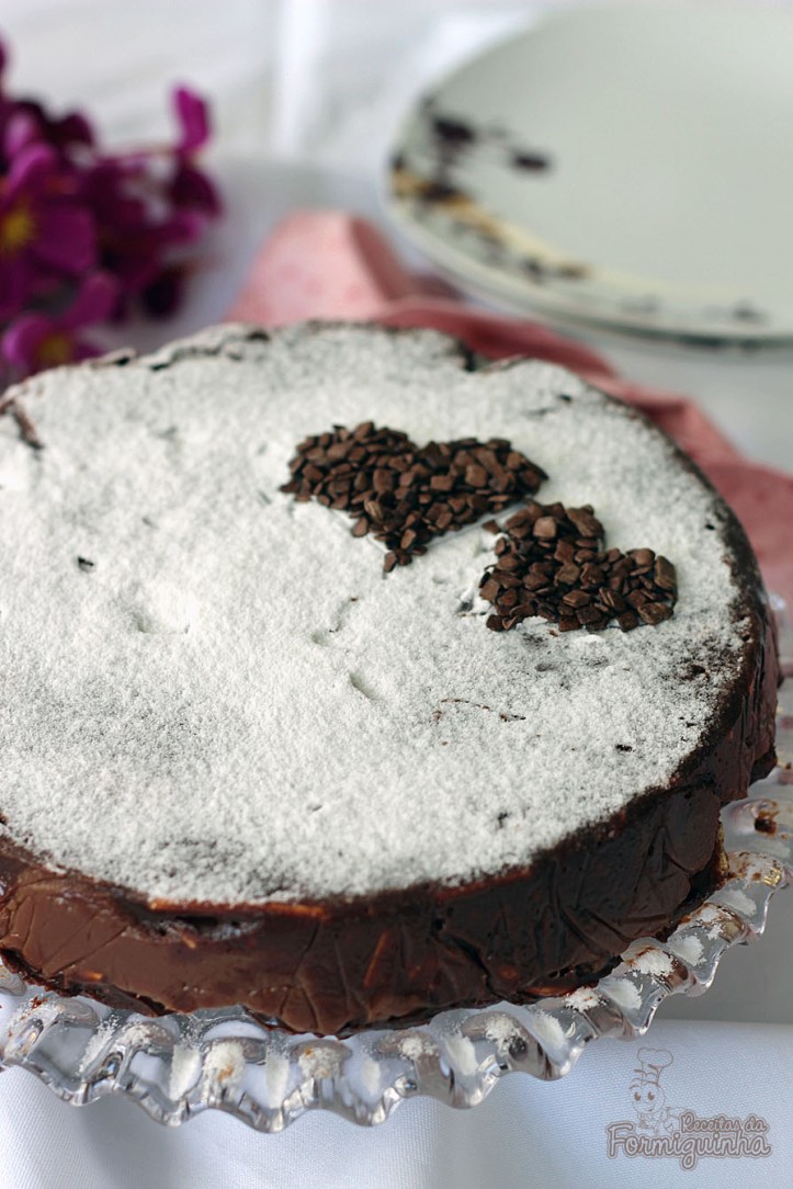 Camada crocante de biscoito intercalada com brigadeiro.. Não tem como dar erro essa maravilhosa Torta de Palha Italiana Recheada..