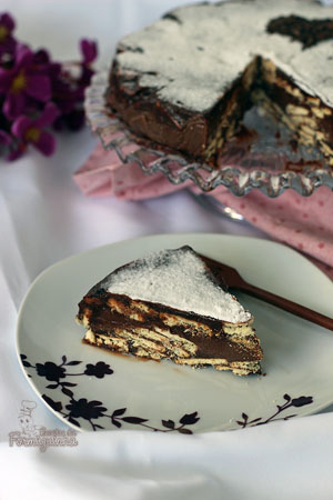 Camada crocante de biscoito intercalada com brigadeiro.. Não tem como dar erro essa maravilhosa Torta de Palha Italiana Recheada..