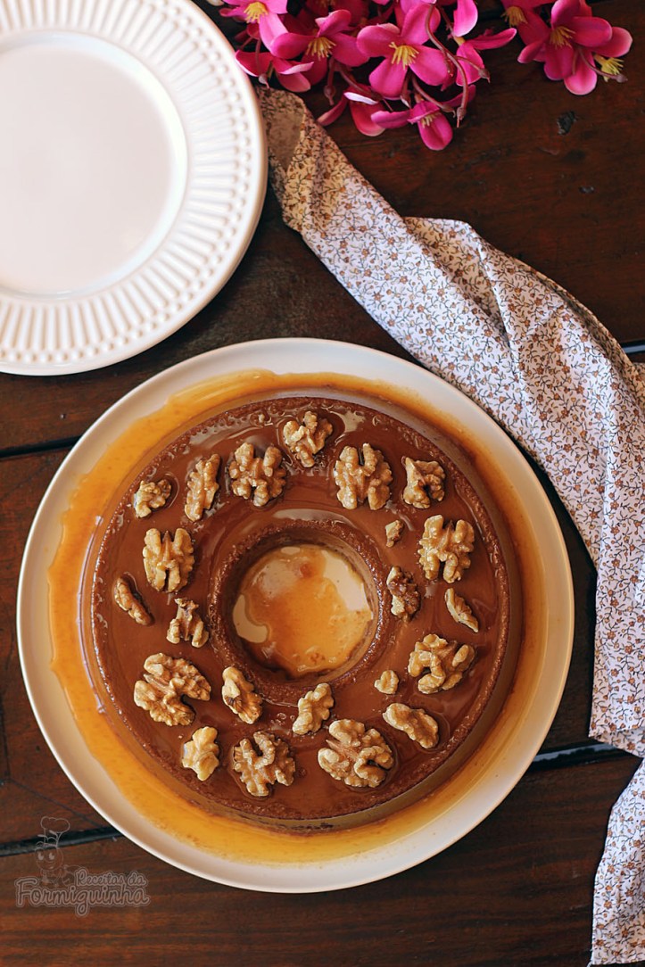 Sabor suave de nozes misturado a leveza do chocolate em uma massa densa e extremamente saborosa. Quem vai resistir a esse pudim de nozes?