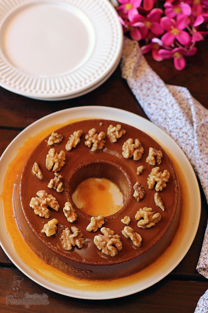 Sabor suave de nozes misturado a leveza do chocolate em uma massa densa e extremamente saborosa. Quem vai resistir a esse pudim de nozes?