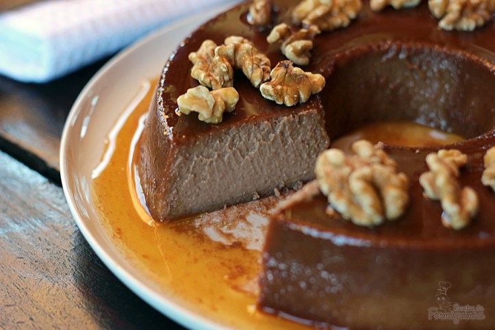 Sabor suave de nozes misturado a leveza do chocolate em uma massa densa e extremamente saborosa. Quem vai resistir a esse pudim de nozes?