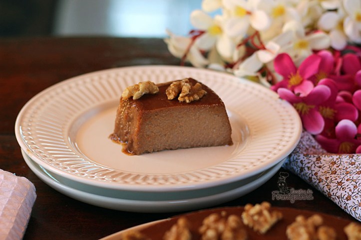 Sabor suave de nozes misturado a leveza do chocolate em uma massa densa e extremamente saborosa. Quem vai resistir a esse pudim de nozes?