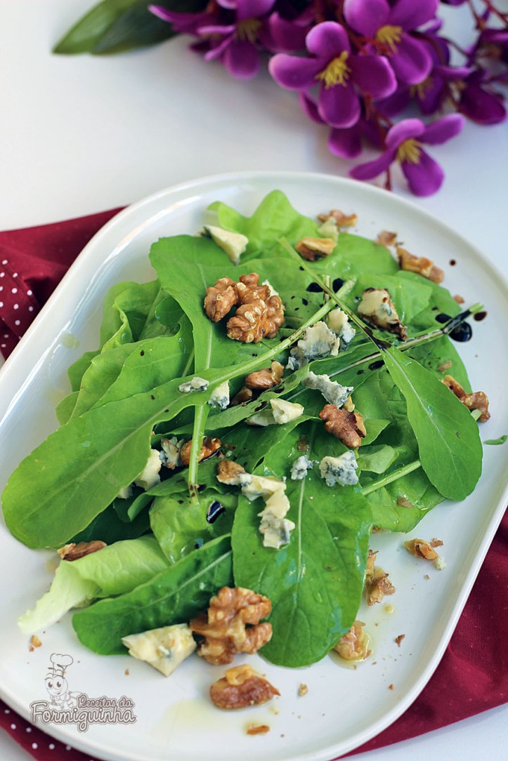 Folhas, gorgonzola e nozes: uma combinação incrível para uma boa salada de inverno!
