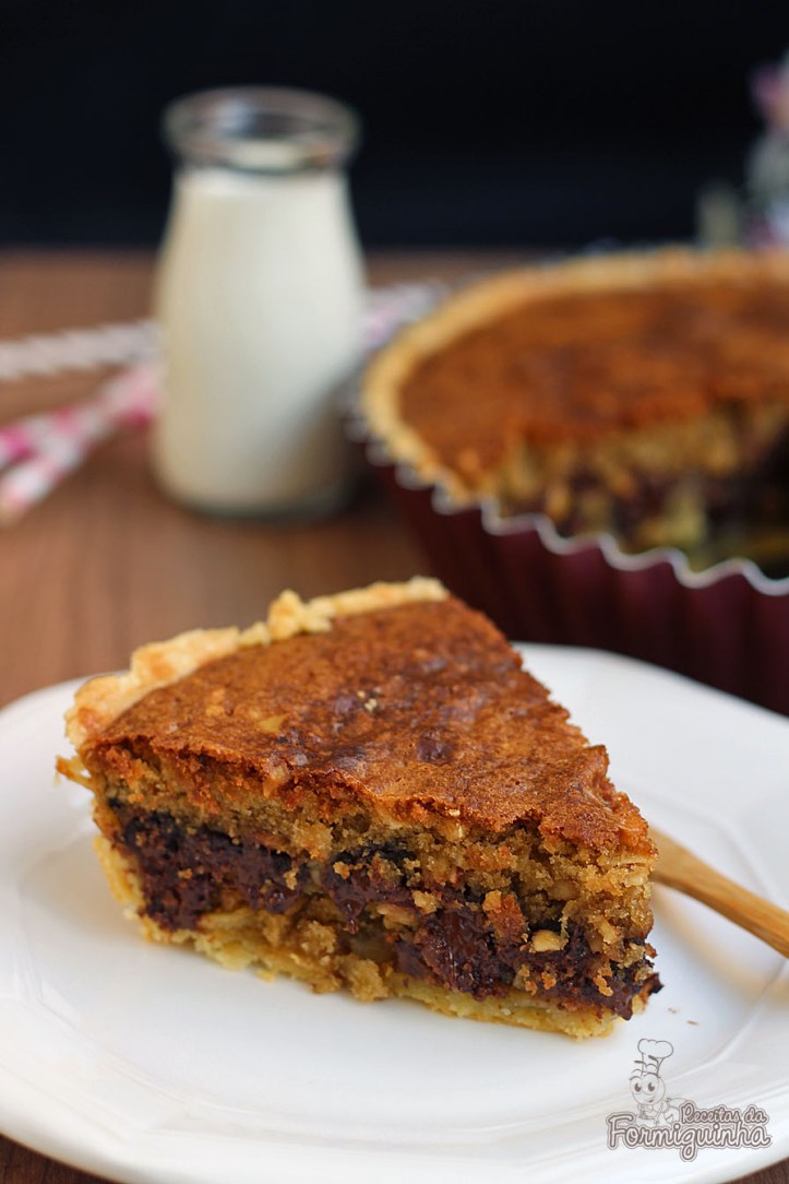 Casquinha de torta crocante com recheio de cookie de chocolate. Quer mais? Acrescente uma bola de sorvete ou uma dose de chantilly e seja feliz como nunca!