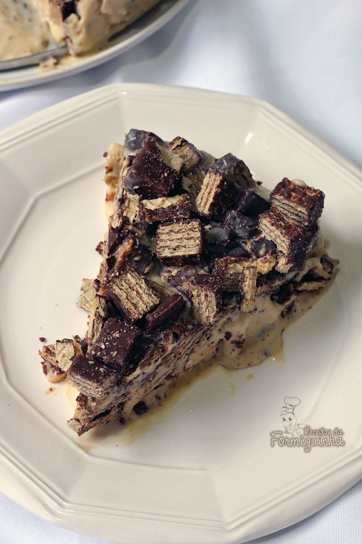 Sorvete caseiro de doce de leite misturado com muito, muito Bis! Incrivelmente deliciosa essa Torta Bis!