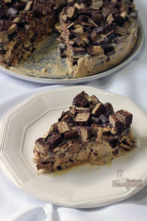 Sorvete caseiro de doce de leite misturado com muito, muito Bis! Incrivelmente deliciosa essa Torta Bis!