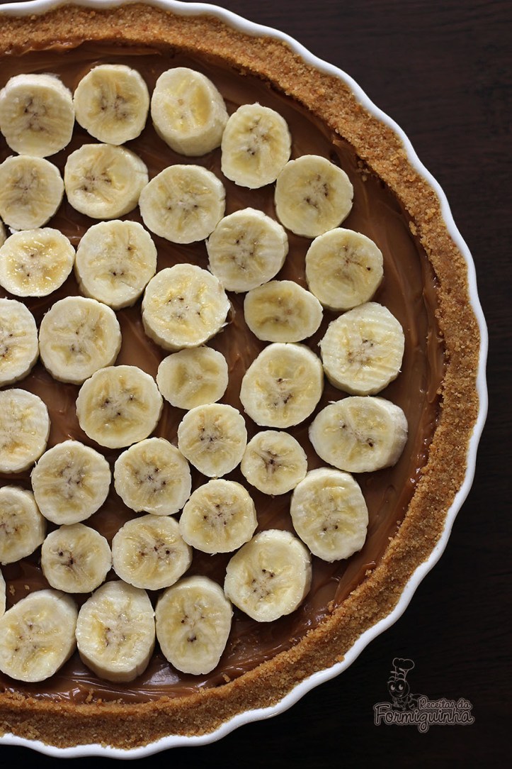 Banana + Doce de Leite + Chantilly = carinho! Banoffee Pie ou Torta de Banana com Doce de Leite vai te surpreender pela simplicidade e pelo sabor!!