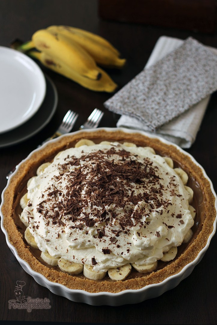 Banana + Doce de Leite + Chantilly = carinho! Banoffee Pie ou Torta de Banana com Doce de Leite vai te surpreender pela simplicidade e pelo sabor!!