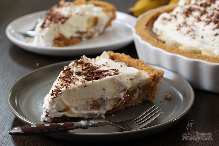 Banana + Doce de Leite + Chantilly = carinho! Banoffee Pie ou Torta de Banana com Doce de Leite vai te surpreender pela simplicidade e pelo sabor!!