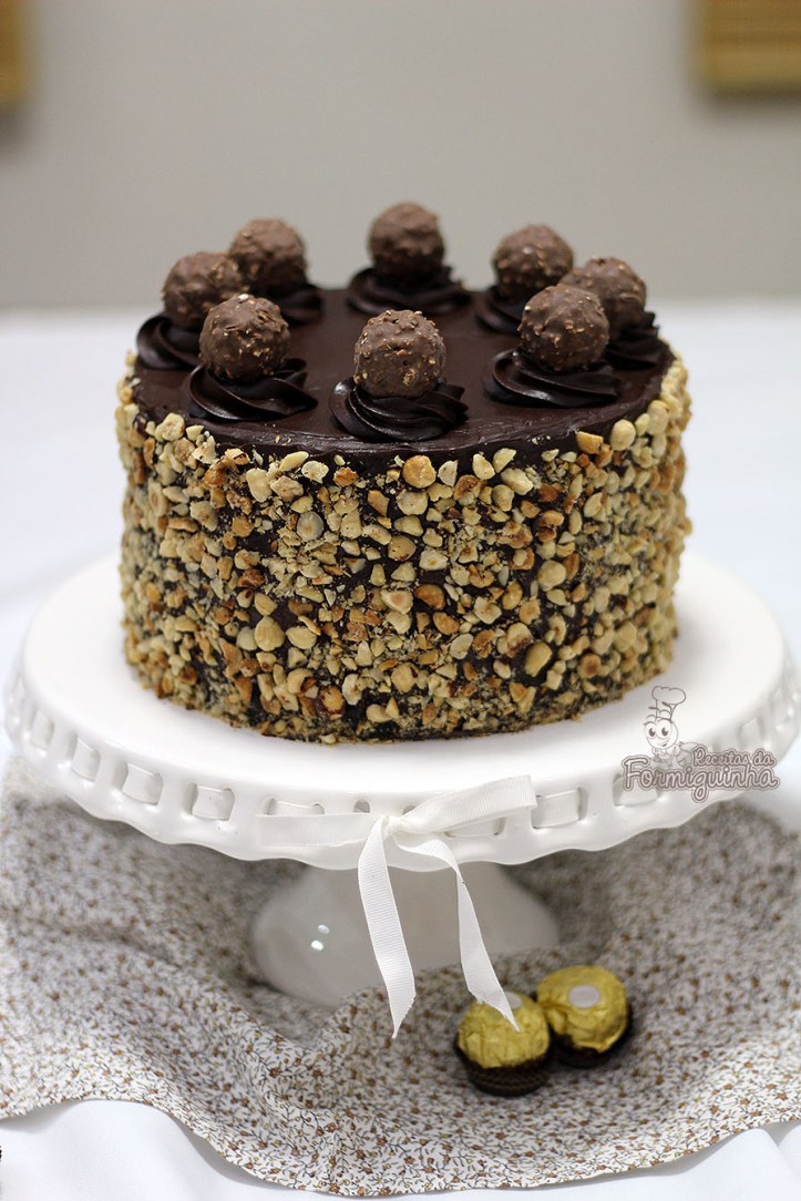 Muita avelã e Nutella nesse Bolo Ferrero Rocher! Não tem como não querer!!!!