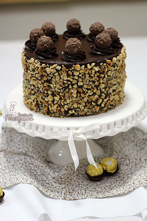 Muita avelã e Nutella nesse Bolo Ferrero Rocher! Não tem como não querer!!!!
