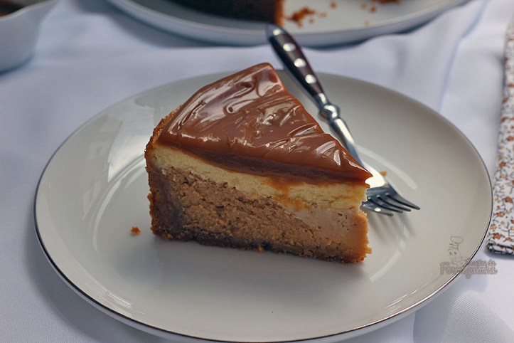 Incrível cheesecake de doce de leite em duas camadas! Vai resistir?