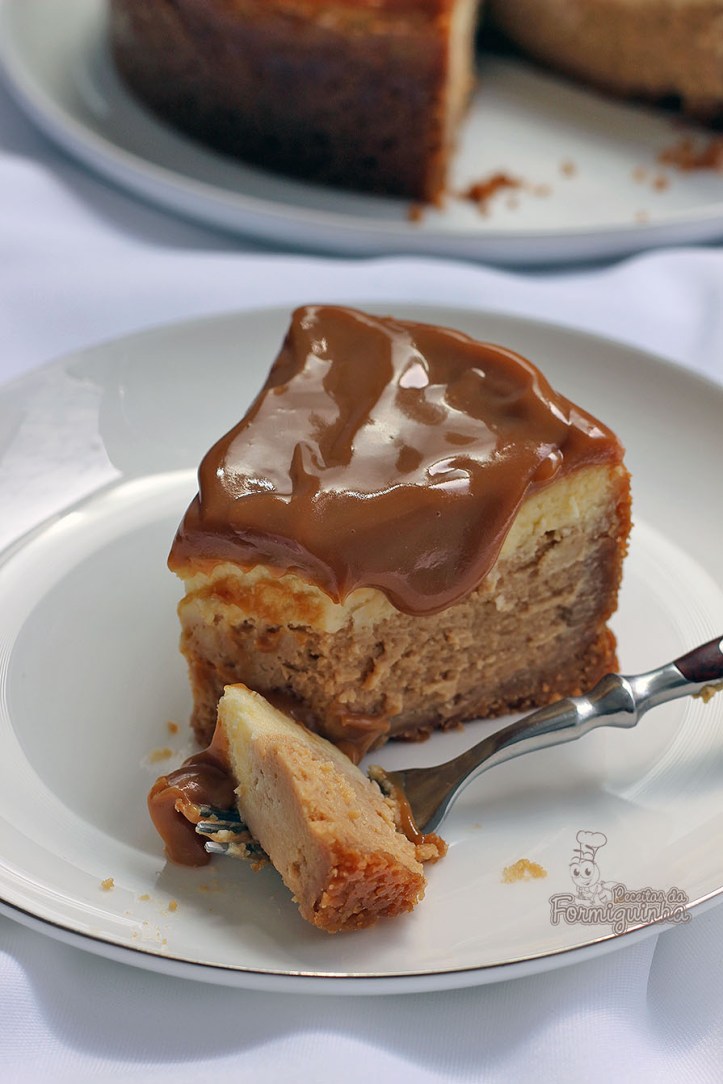 Incrível cheesecake de doce de leite em duas camadas! Vai resistir?