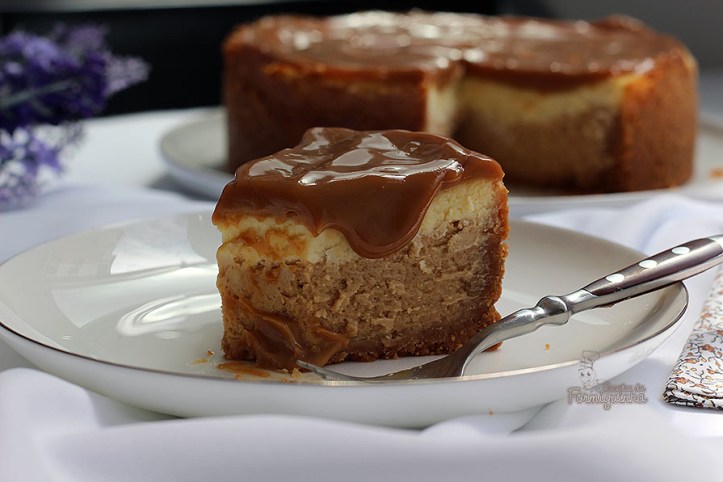 Incrível cheesecake de doce de leite em duas camadas! Vai resistir?