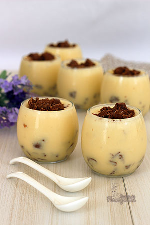 Para aproveitar os chocolates da Páscoa, que tal preparar esse Pavê de Sorvete com Diamante Negro? Pode usar qualquer outro chocolate da sua preferência nesse creme gelado e delicioso!