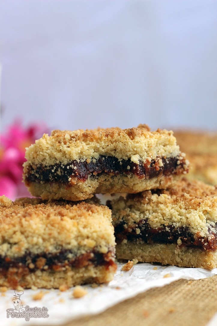 Para os apaixonados por goiabada esses quadradinhos são imperdíveis! Ficam crocantes e acompanham muito bem uma xícara de café.. O melhor de tudo: são muito fáceis de fazer... Prepare esses Quadradinhos de Goiabada e seja feliz!