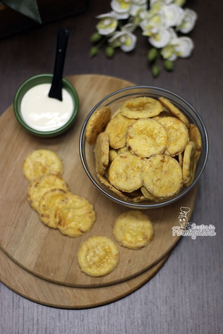 Gostinho de pão de queijo para servir como petiscos na sua festinha para amigos... Esses biscoitos de queijo são sem glúten e vão fazer o maior sucesso!