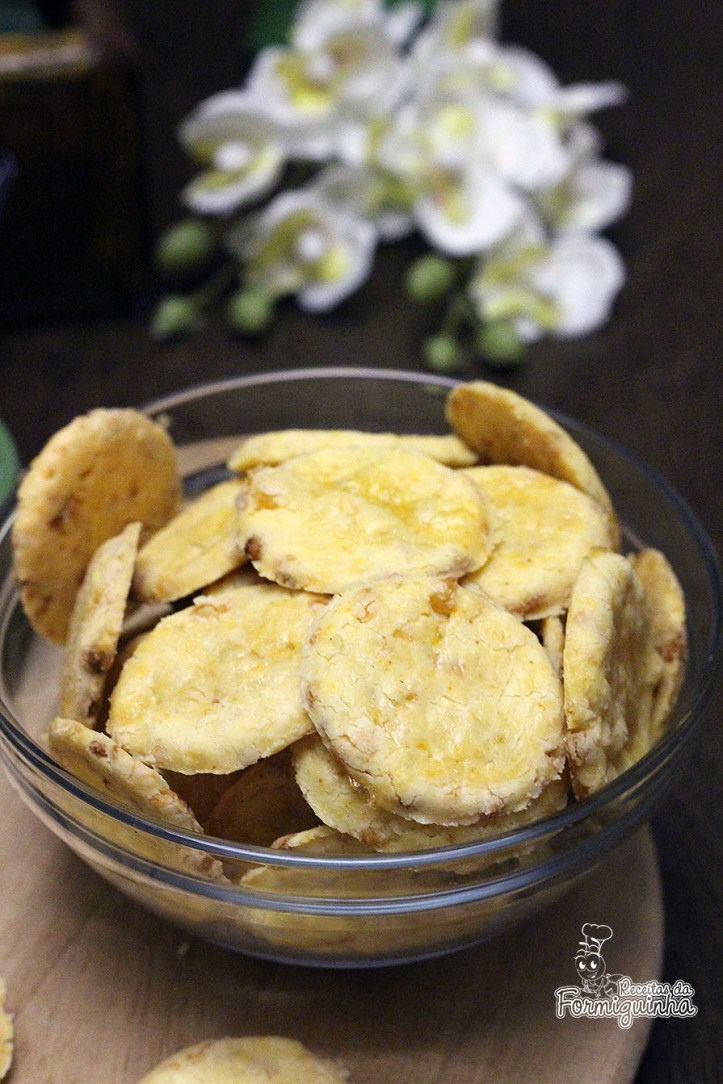 Gostinho de pão de queijo para servir como petiscos na sua festinha para amigos... Esses biscoitos de queijo são sem glúten e vão fazer o maior sucesso!