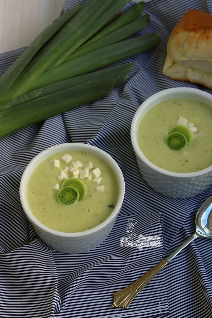 Para aquecer a alma e o corpo neste inverno nada melhor que um aveluado Creme de Alho Poró com Queijo Minas!