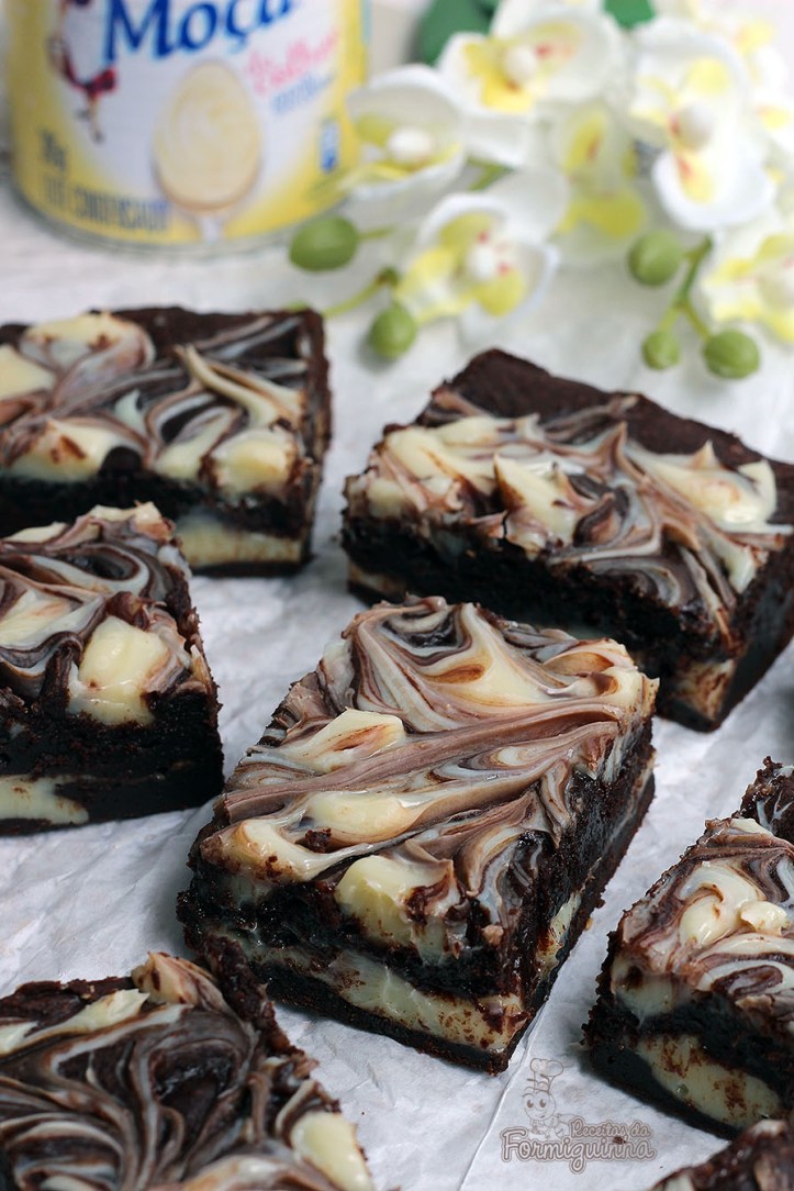 Brownie ultracremoso com colheradas de Leite Moça de Colher! Para comer rezando...