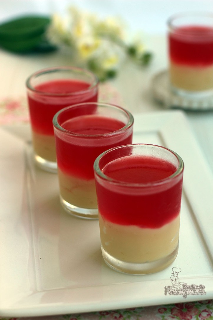 Quer uma sobremesa simples, rápida e deliciosa?! Esse Creme com Gelatina não vai te decepcionar!