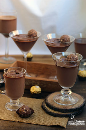 Cremosa, refrescante e deliciosa! Panna Cotta de Nutella é uma sobremesa simples e incrível para surpreender seus convidados...