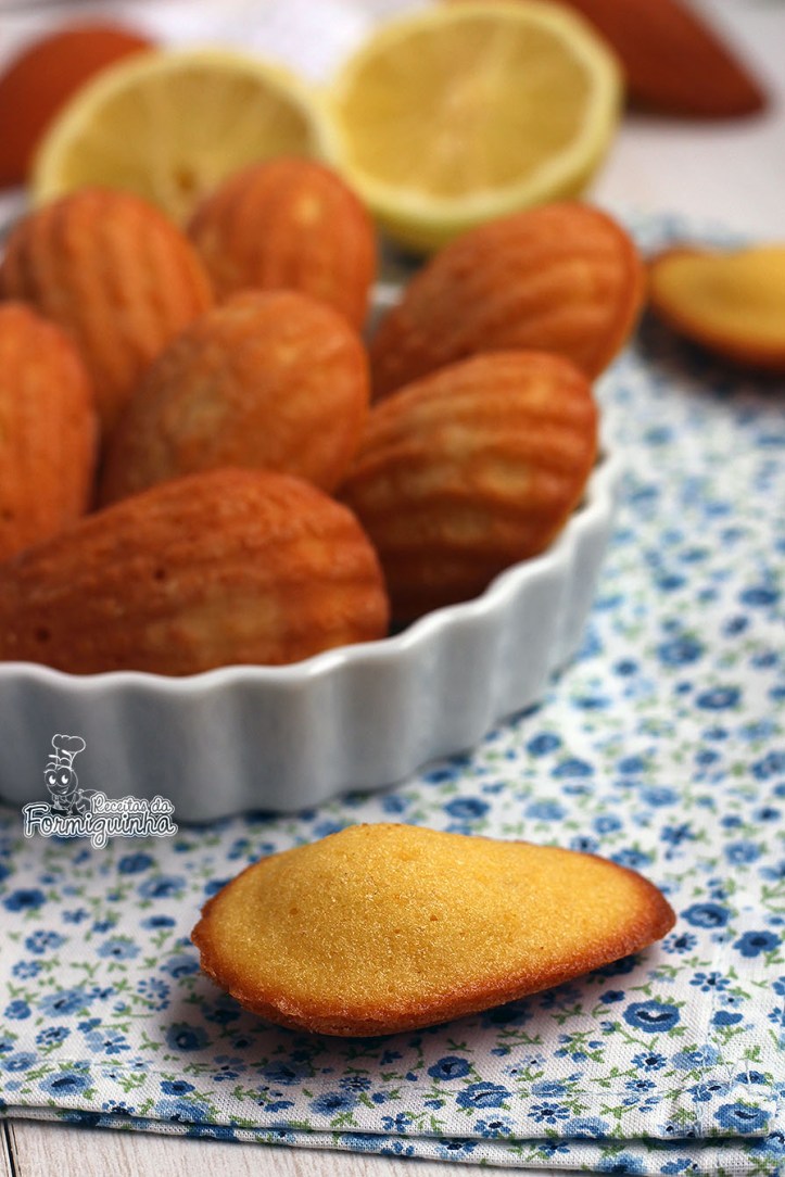 Um clássico francês para acompanhar uma bela xícara de café ou chá! Madeleines de Limão Siciliano são bolinhos macios e perfumados. Impossíveis de resistir!