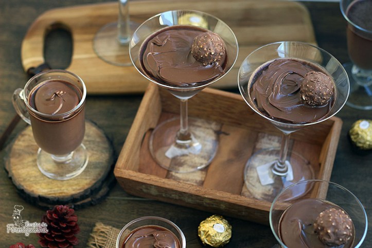 Cremosa, refrescante e deliciosa! Panna Cotta de Nutella é uma sobremesa simples e incrível para surpreender seus convidados...