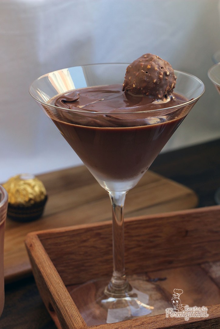 Cremosa, refrescante e deliciosa! Panna Cotta de Nutella é uma sobremesa simples e incrível para surpreender seus convidados...