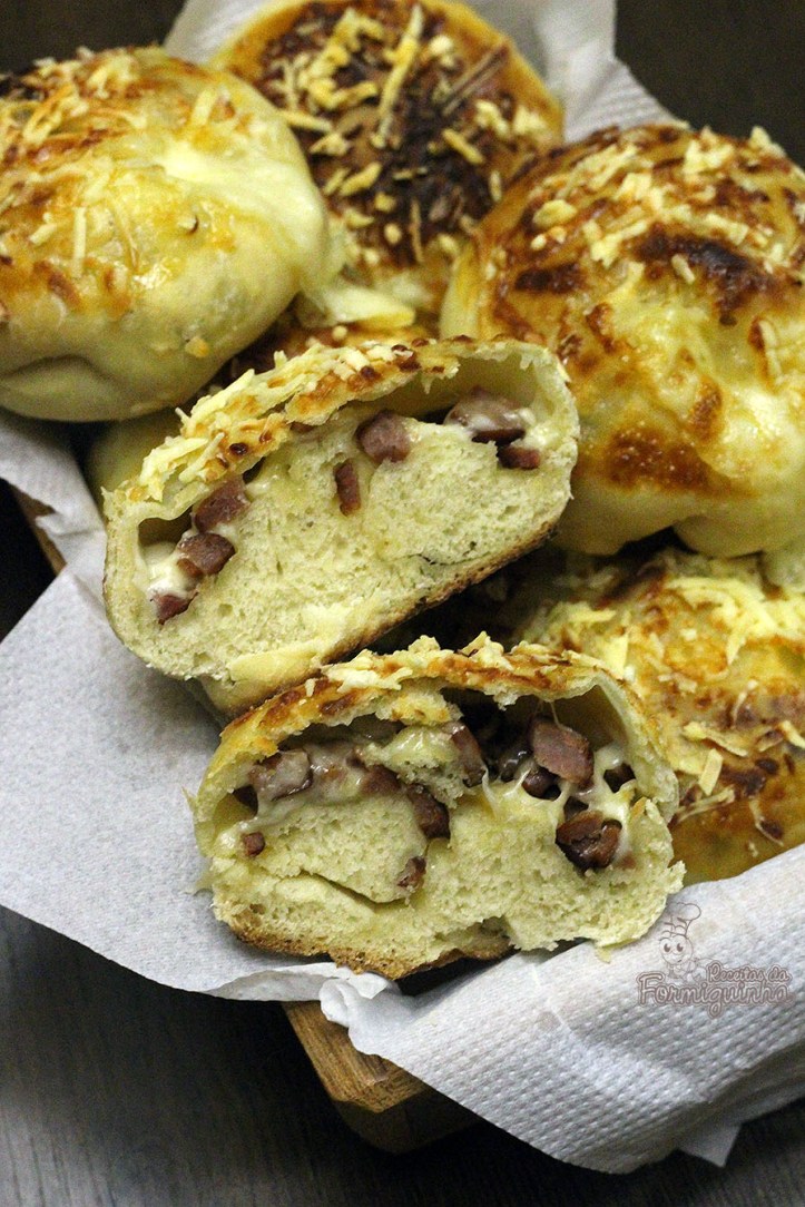 Para acompanhar o lanche ou o café da manhã, nada melhor que um macio e saboroso Pão de Batata Recheado..