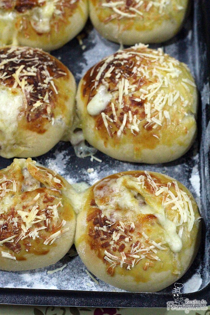 Para acompanhar o lanche ou o café da manhã, nada melhor que um macio e saboroso Pão de Batata Recheado..