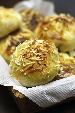 Para acompanhar o lanche ou o café da manhã, nada melhor que um macio e saboroso Pão de Batata Recheado..