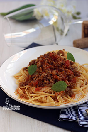 Delicioso molho bolonhesa para acompanhar sua massa preferida! Versão rápida!!