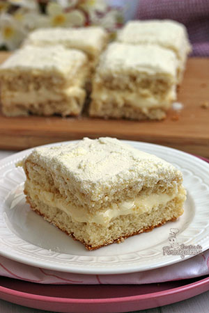 Bolo gelado e molhadinho com recheio de Leite Ninho. Embrulhe em papel alumínio e reviva os melhores momentos da sua infância.